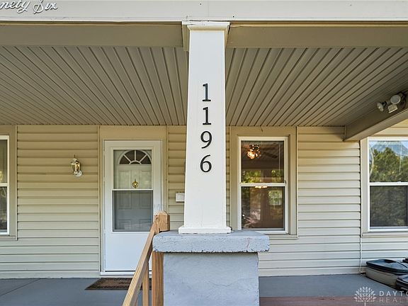 4th image of 1196 E Linden Ave