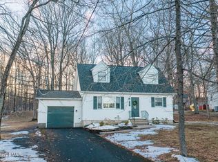 21 Lenape Dr, East Stroudsburg, PA 18302