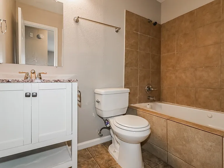 7423 Village Lake Dr — Photo 16