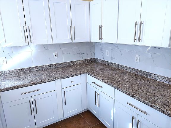 4th image of 2727 N Flanwill Blvd