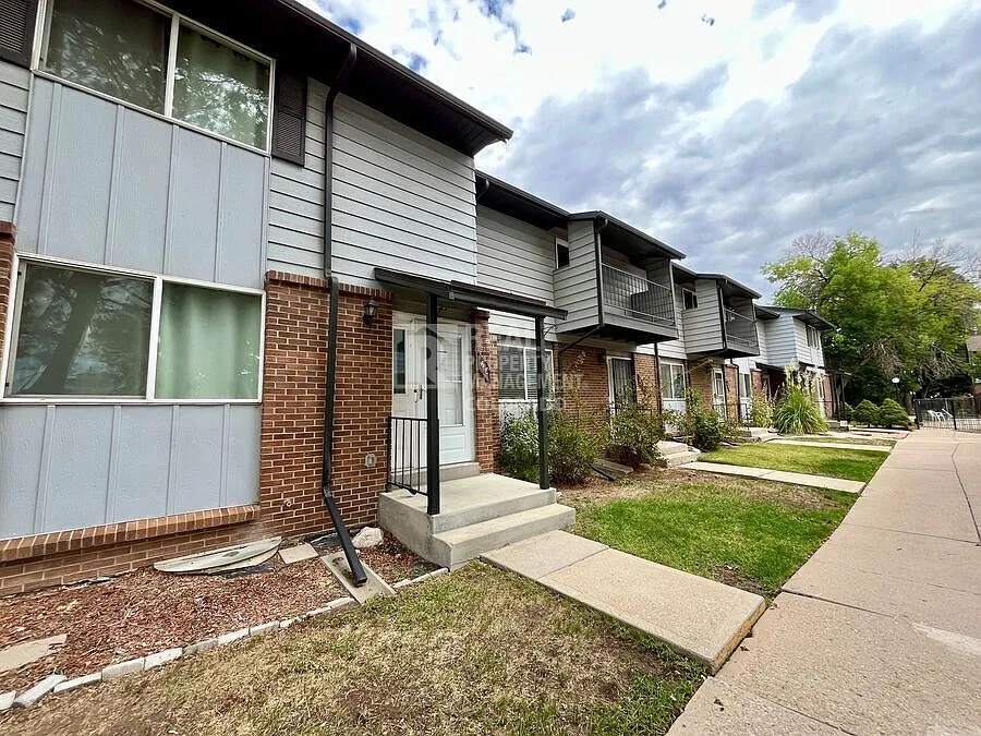 Lovely Westminster Townhome in Sunset Ridge | 2 Bed + Bonus Room | Pool Access — Photo 2