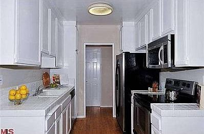 5th image of 530 S Barrington Ave APT 306