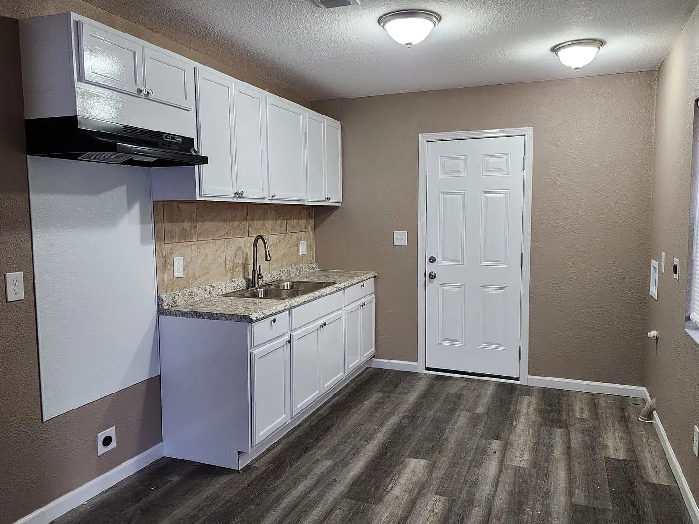 Newly reconstructed/remodeled Duplex — Photo 2
