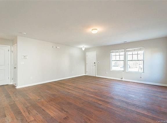 3rd image of 1080 Joselynn Dr