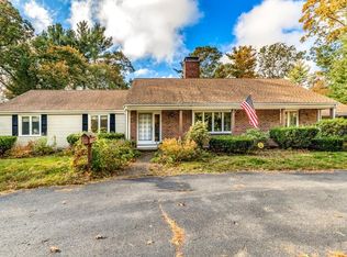 22 Bishops Ln, Lynnfield, MA 01940