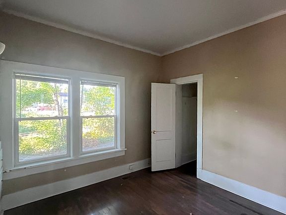 5th image of 561 Dennis St #1