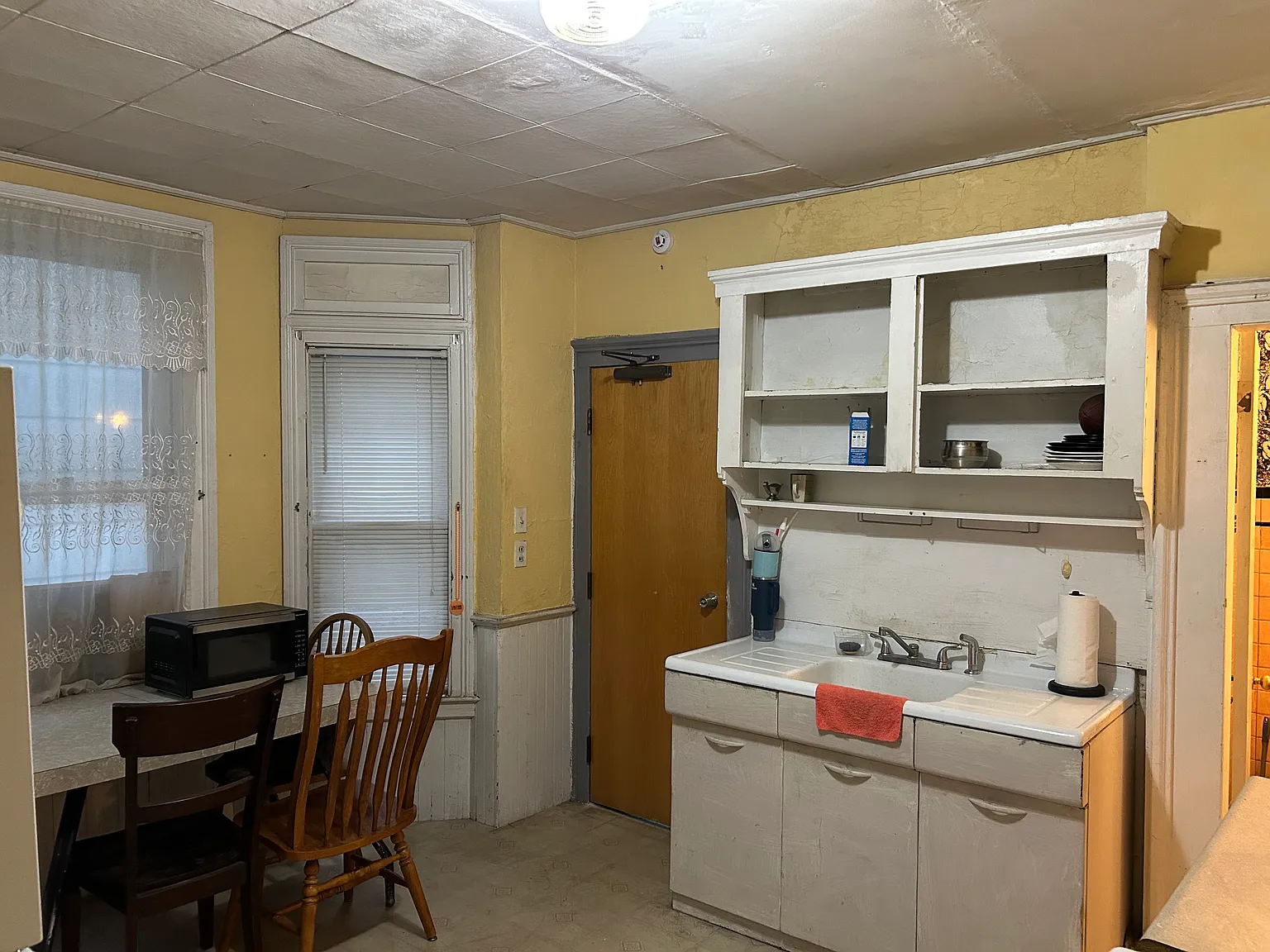 3 bed, 1000 sqft, $1,900 — Photo 1