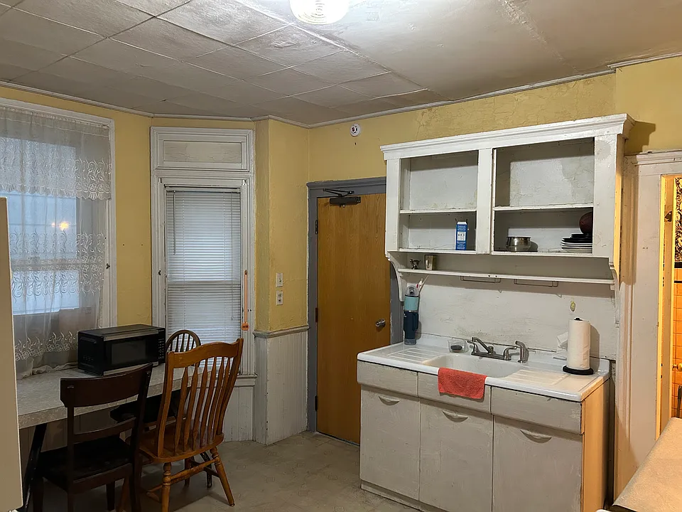 68 Mechanic St #1