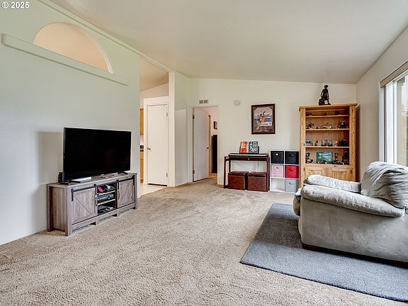 3rd image of 5518 NE 40th Ave