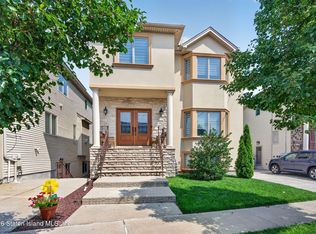31 Aaron Ln, Staten Island, NY 10309