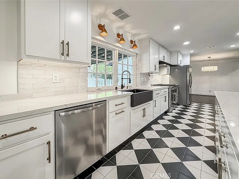 3301 Blue Ridge Ct — Photo 18