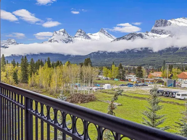 901 S Mountain St #415, Canmore, AB T1W 0C9