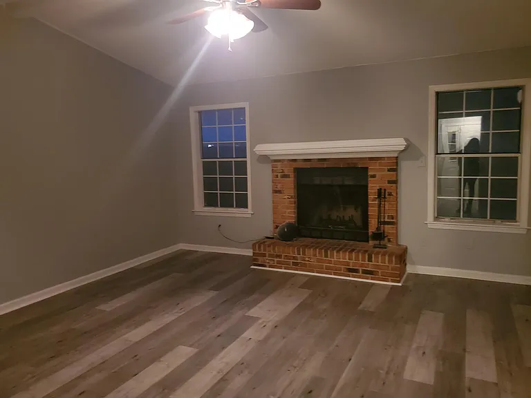 1409 Larkview Dr — Photo 3