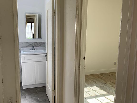 3rd image of 3158 Garden Ave
