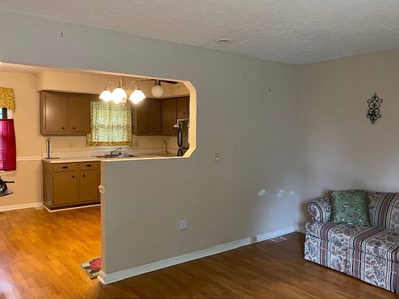 3rd image of 609 Rhonda Ave