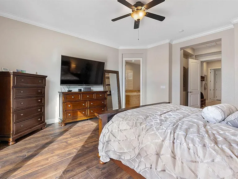 4930 Village Green Dr — Photo 23