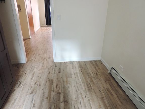 3rd image of 924 Hinman Ave #Gc