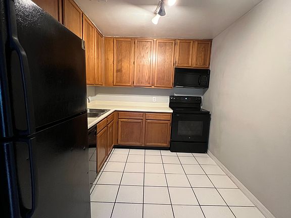 2nd image of 4194 Versailles Dr #4194