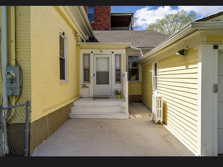 405 S 1st St — Photo 5