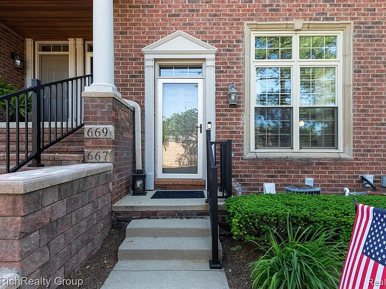 667 River Park Village Blvd #667 — Photo 3