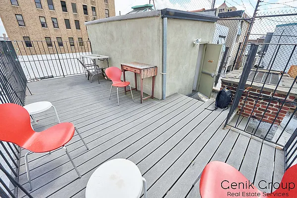 Rented by Genik Group Corp | media 18