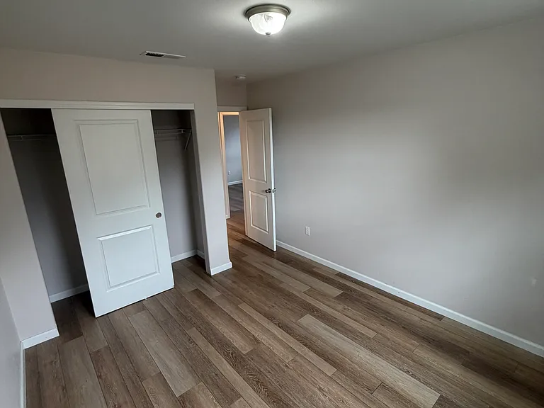 212 B St NE — Photo 5