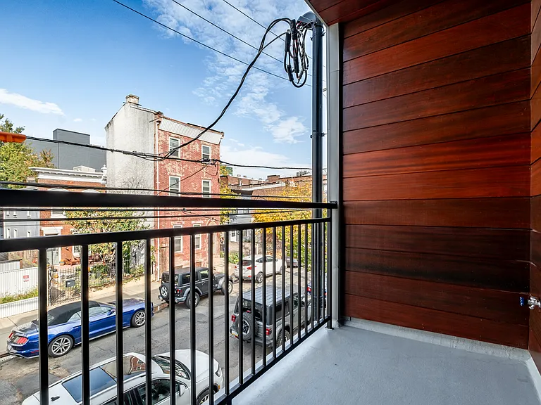 2025 Amber St #B — Photo 3