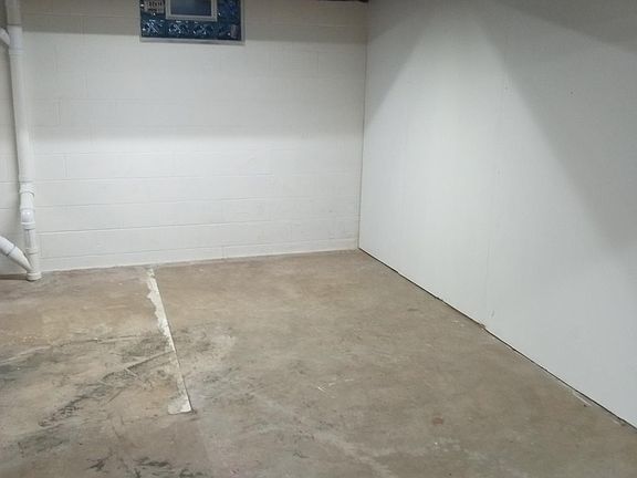 3rd image of 202 Spruce St