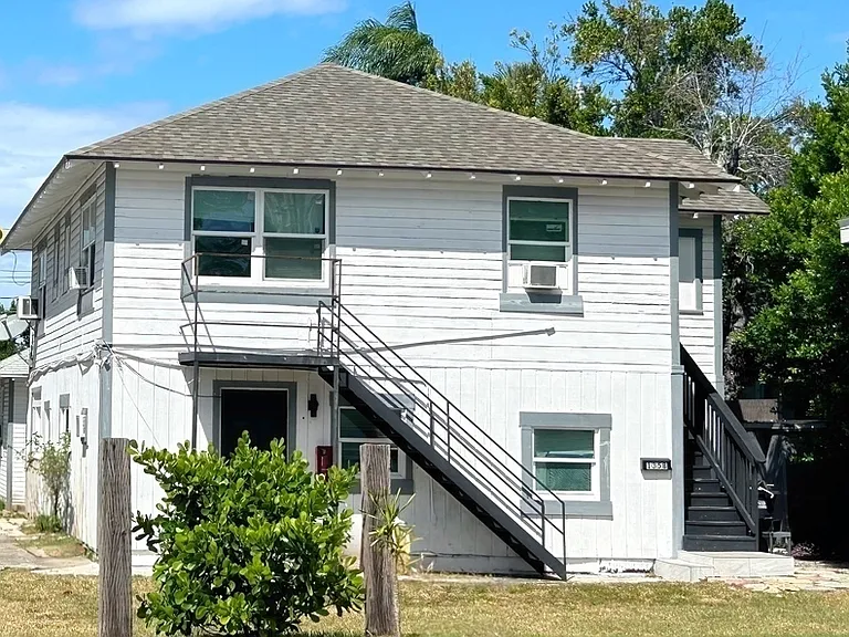 135 N Martin Luther King Junior Ave #B — Photo 17