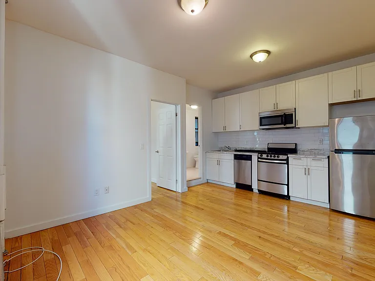 693 9th Ave #4R — Photo 5