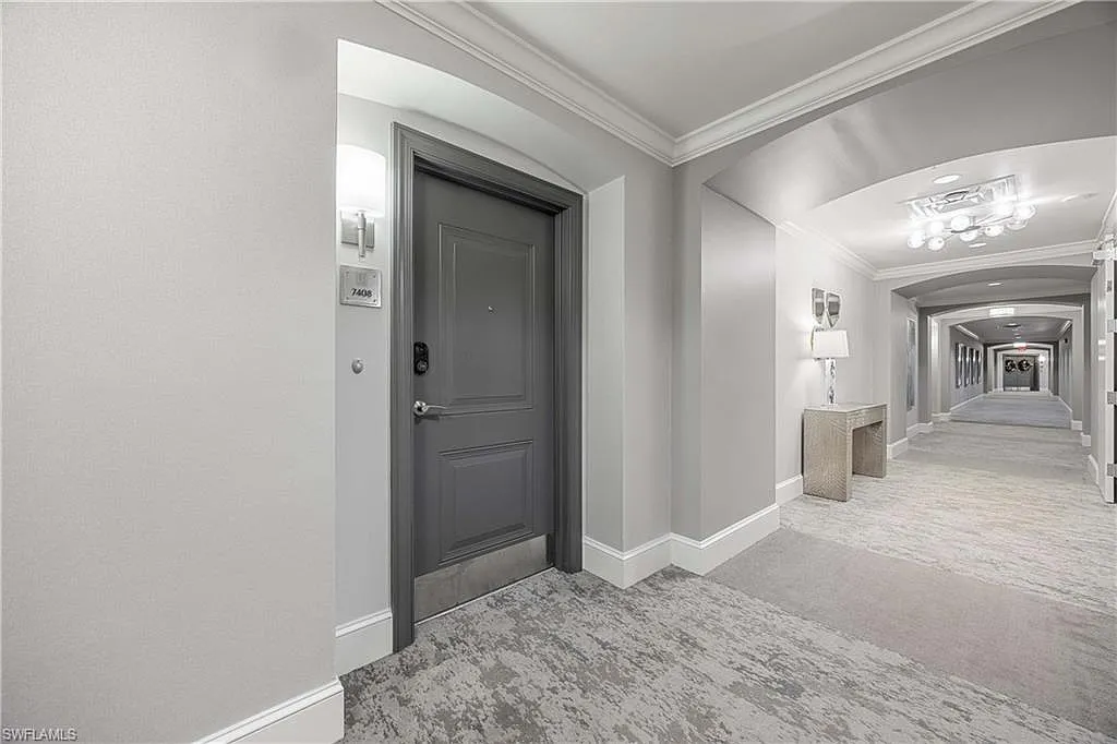 1 bed, 1.5 bath, 985 sqft, $9,000 — Photo 2