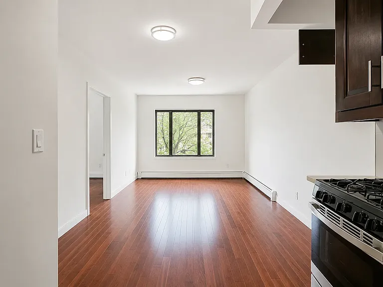 2120 Daly Ave #4C — Photo 1