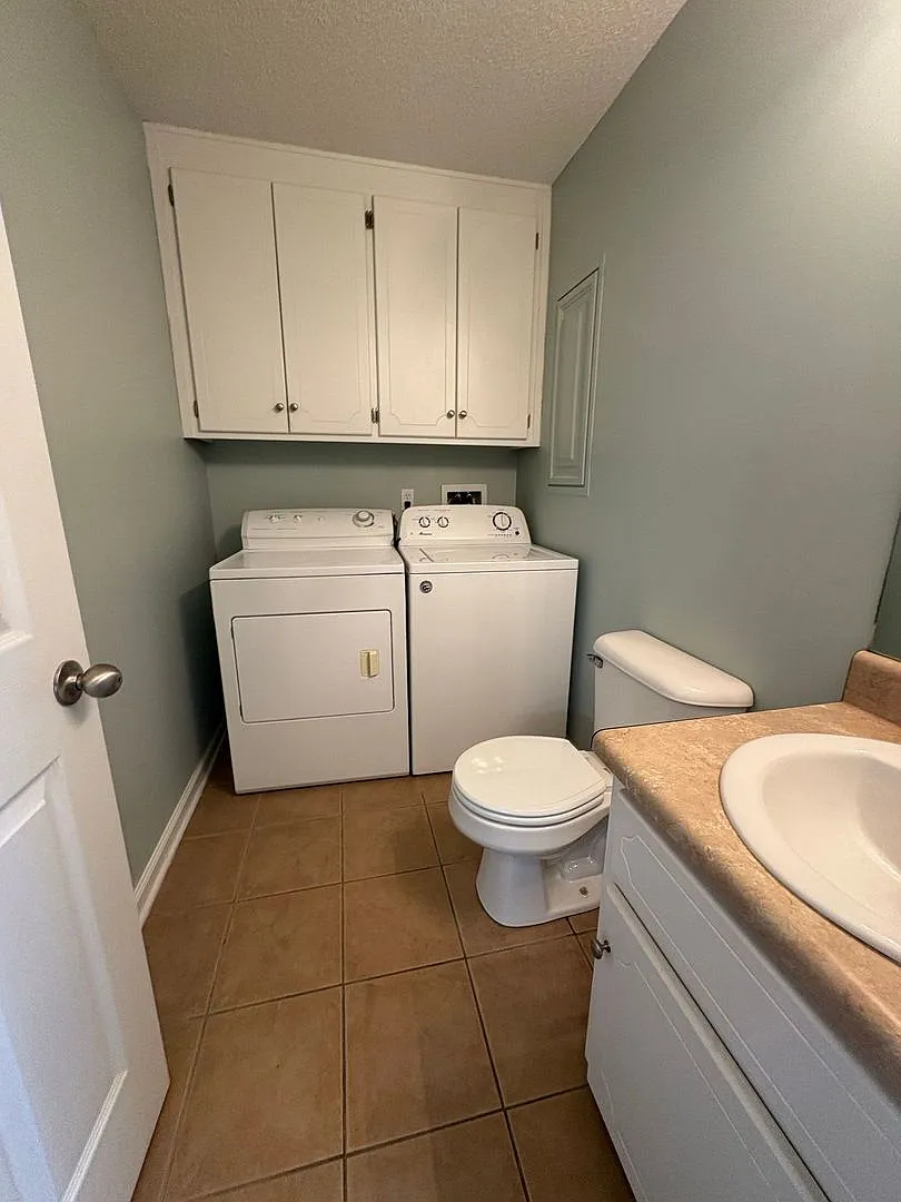 Wakefield Subdivision - Double Garage! Granite Countertops. — Photo 4