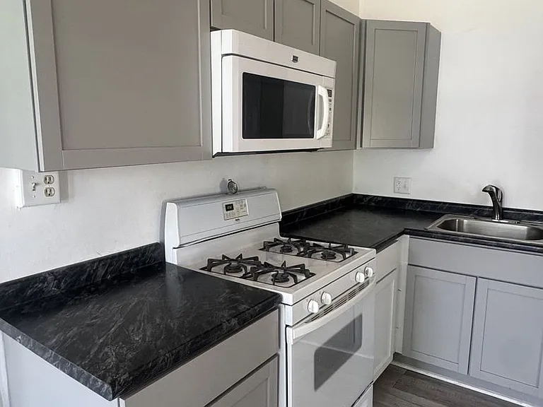 6801 Lexington Avenue — Photo 6