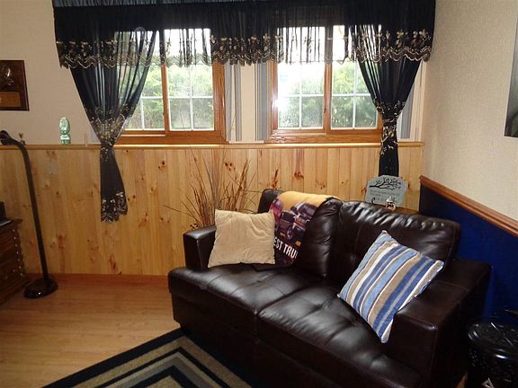 5th image of 37 Hemlock St