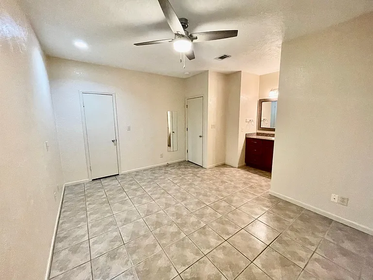 421 W San Antonio St #J1 — Photo 14