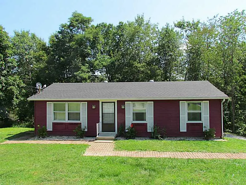 104 Fairlane Dr photo 1