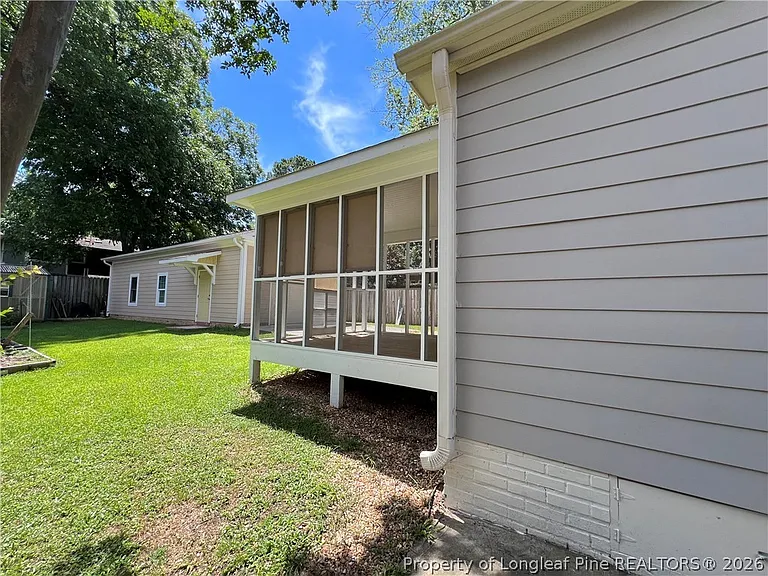 211 Ellington St — Photo 14