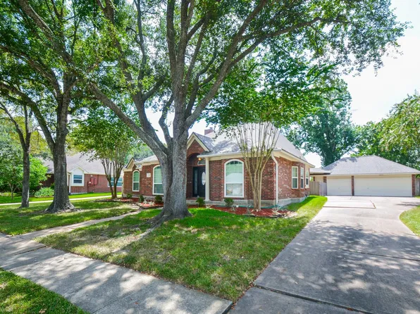 705 Eagle Lakes Dr, Friendswood, TX 77546
