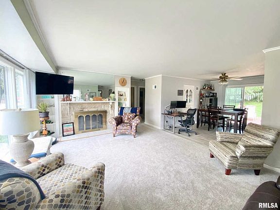 3rd image of 1221 W Crestwood Dr