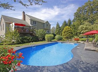 26 Charter Ridge Dr, Sandy Hook, CT 06482