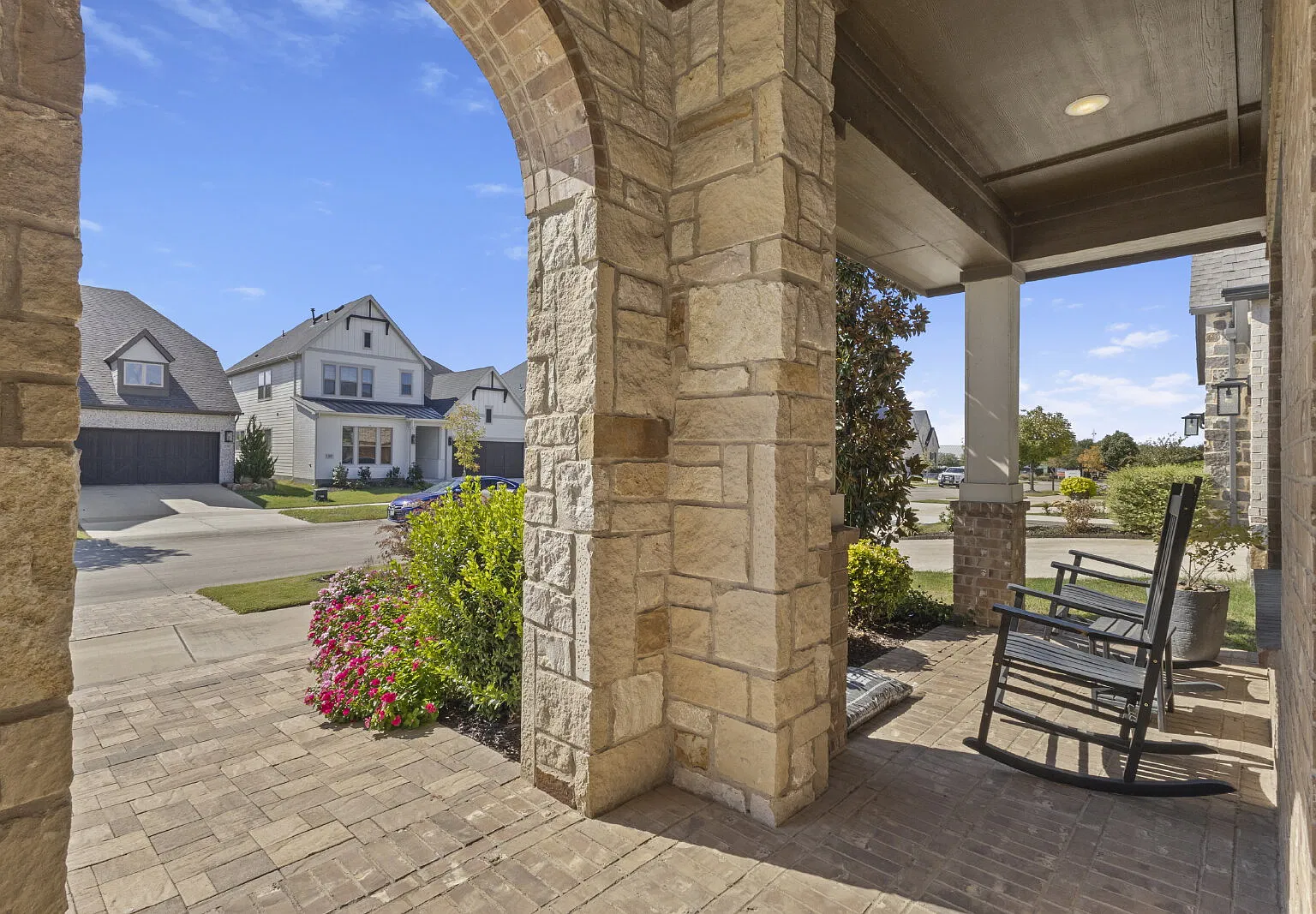 4 bed, 3.0 bath, 2364 sqft, $3,500 — Photo 3