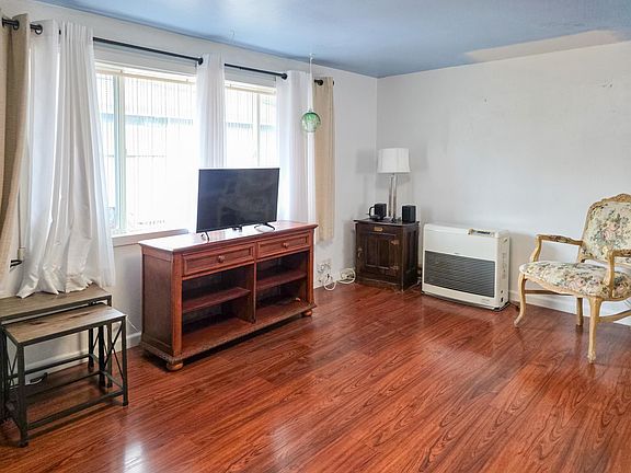 5th image of 2432 Quinlan Ave