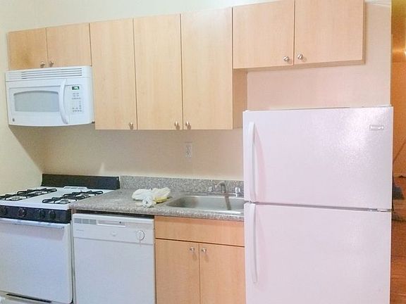 5th image of 502 W 213th St APT 1B