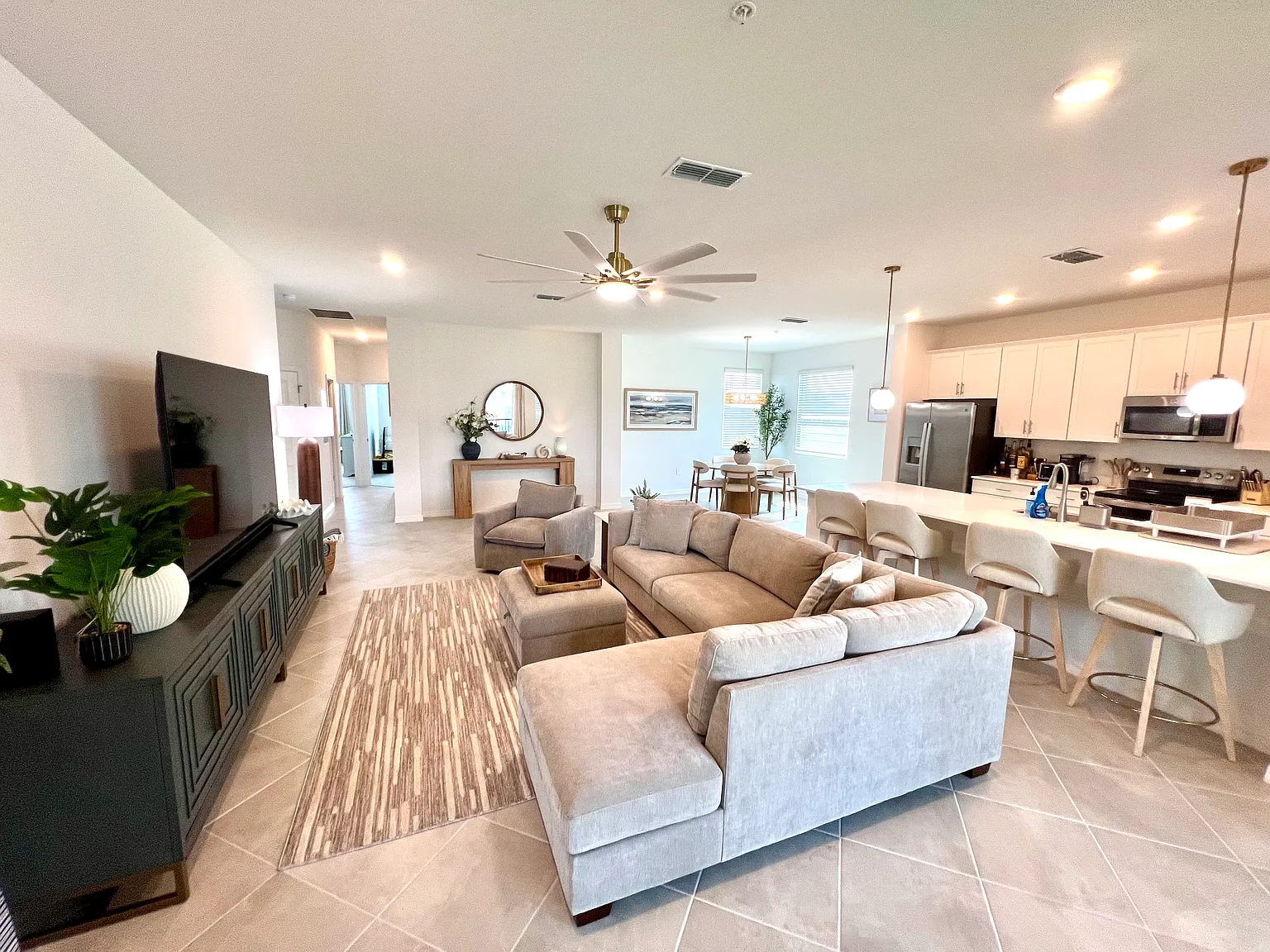 3 bed, 2110 sqft, $6,000 — Photo 3