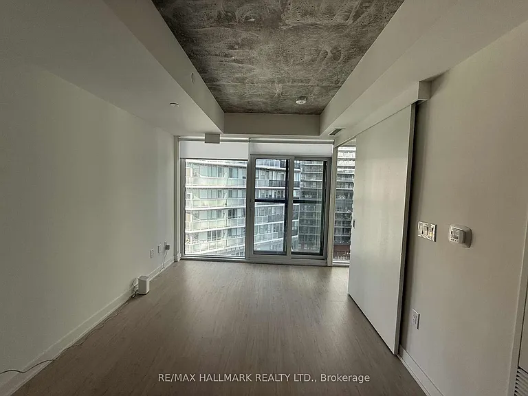 65 Mutual St #908 — Photo 7