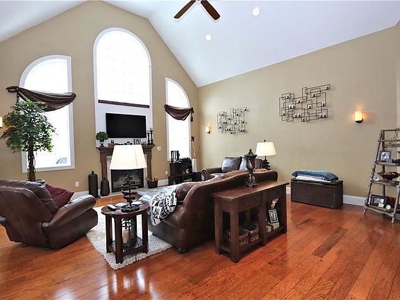5th image of 2527 Bonnie Dell Dr