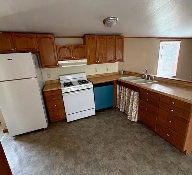 10F Holt Ln — Photo 3