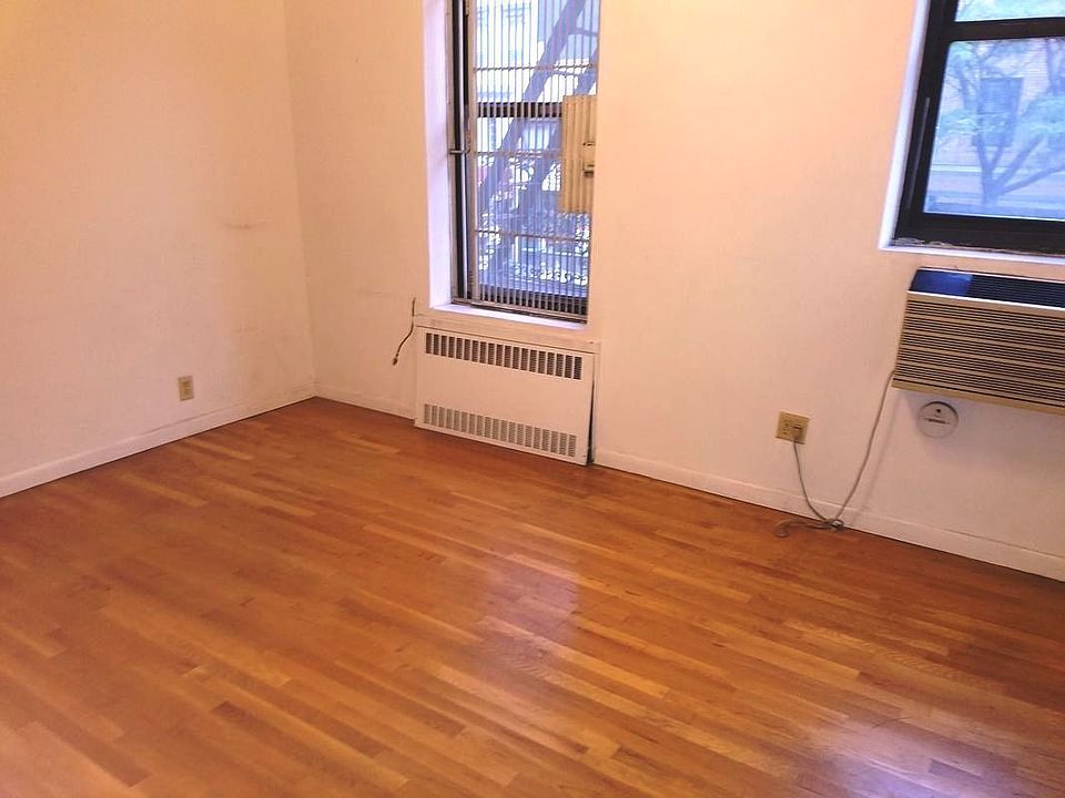 2nd image of 1469 Lexington Ave APT 35