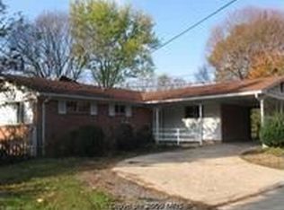 6712 Rolling Rd, Springfield, VA 22152